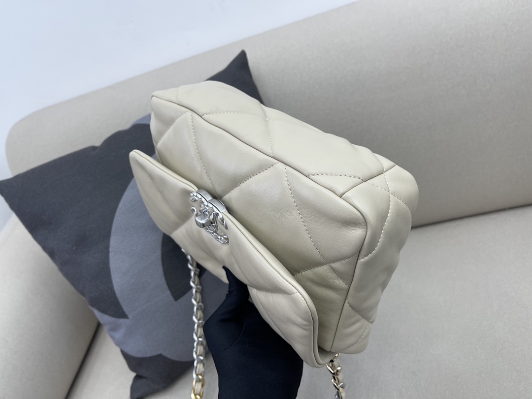 Lambskin 19 Handbag Flap Bag AS1160 Light Gray